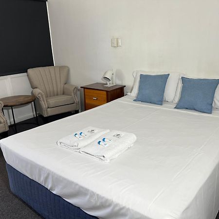 Shell Motel Боуен Екстериор снимка