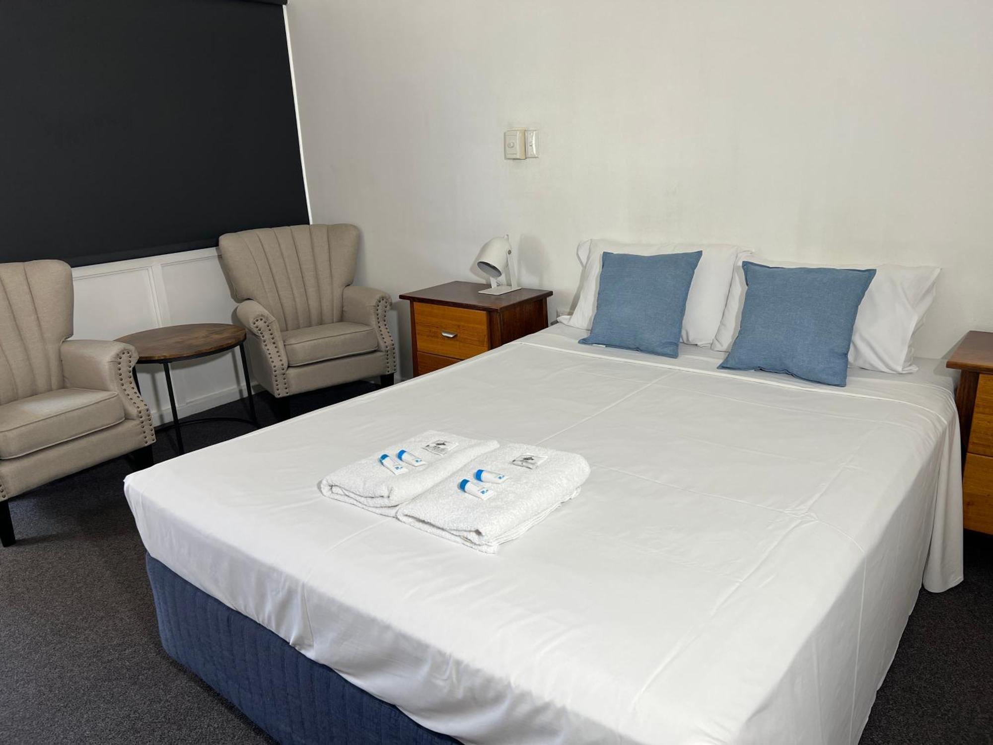Shell Motel Боуен Екстериор снимка