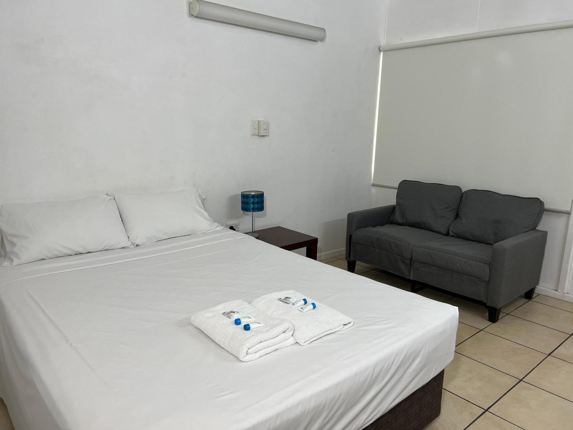 Shell Motel Боуен Екстериор снимка