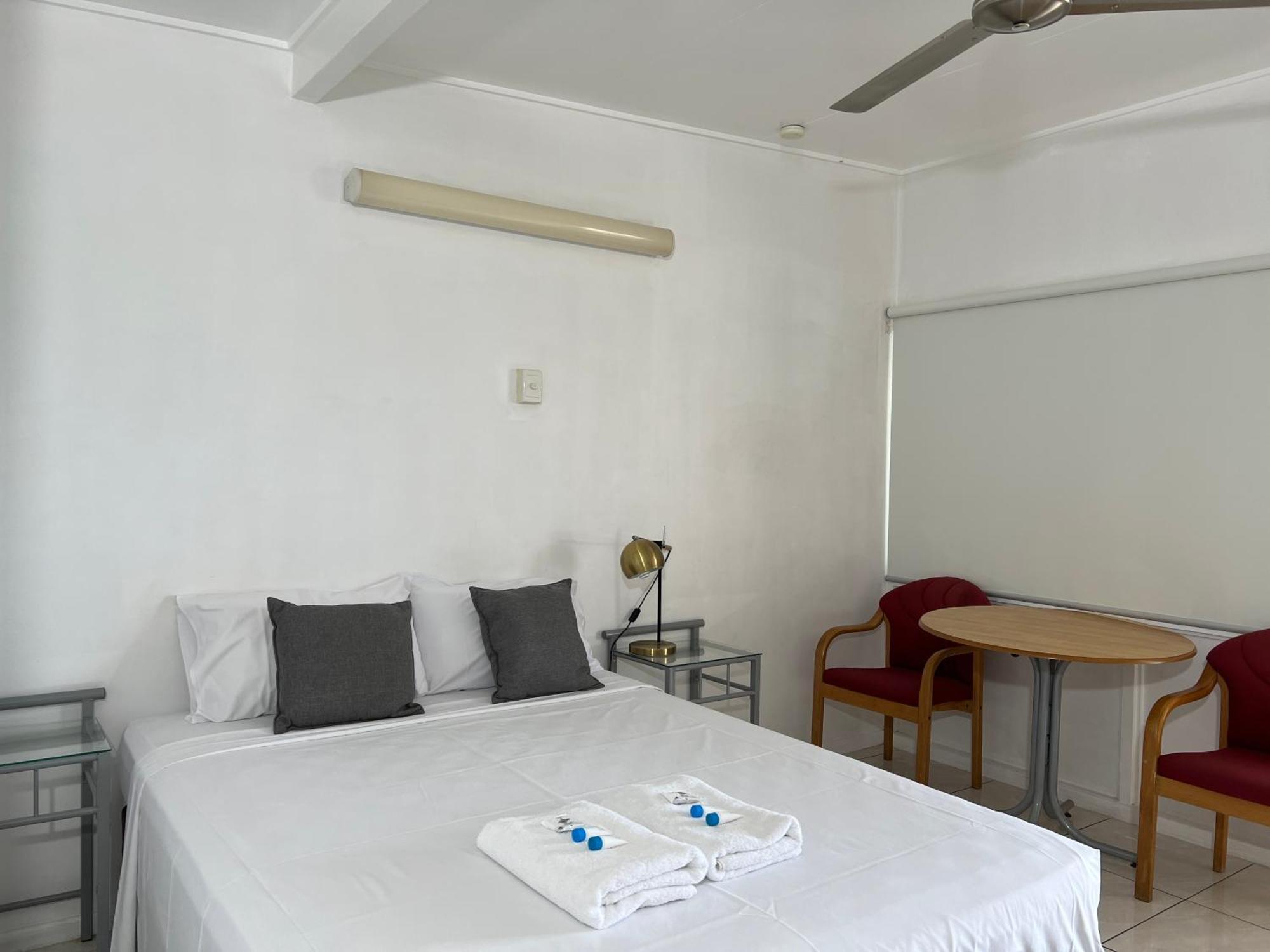 Shell Motel Боуен Екстериор снимка