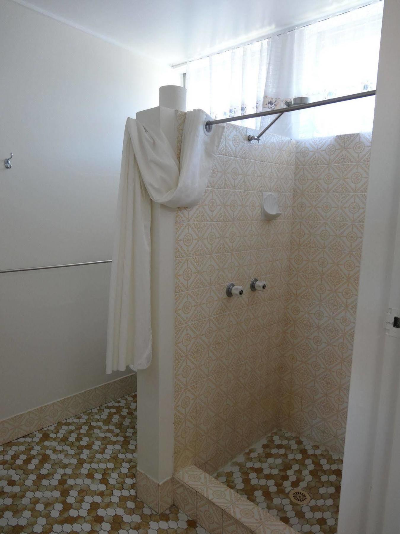 Shell Motel Боуен Екстериор снимка
